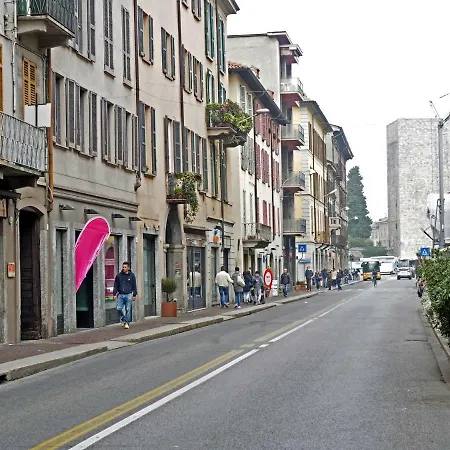 Center House -parking Free- 2 Minuti Dal Centro Storico Como